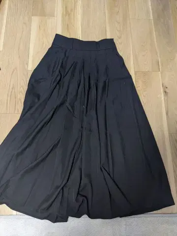 박스 플리츠 와이드 스커트