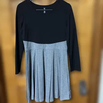 블랙/그레이 절개 디자인 원피스