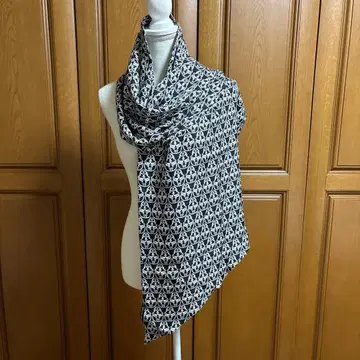 토마스 와일드 스컬 프린트 롱 스톨 블랙 화이트