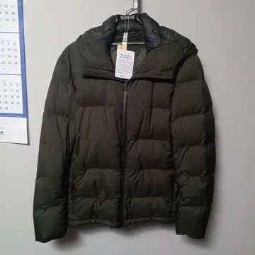 UNIQLO 올리브 다운 자켓 내 포켓 부착