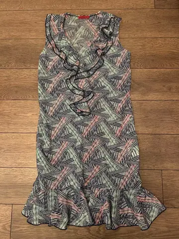 비비안 탐 프릴 슬리브리스 원피스 사이즈 1