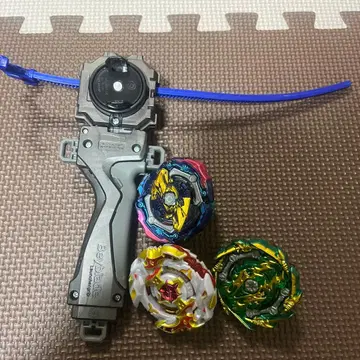 베이블레이드 세트 레이어 3개와 발사기