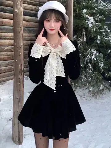 블랙 리본 포함 플레어 스커트 셋업