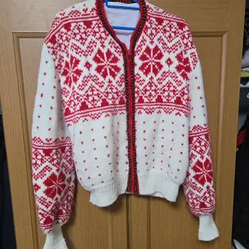 핸드메이드 빨간색과 화이트 눈꽃 패턴 가디건