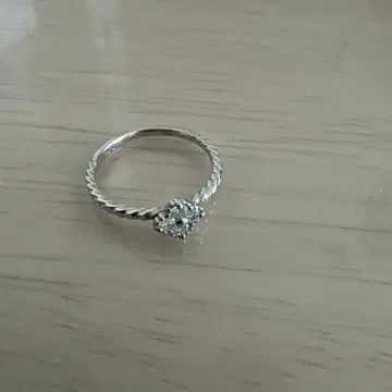 K10 0.14ct 화이트 골드 다이아몬드 반지