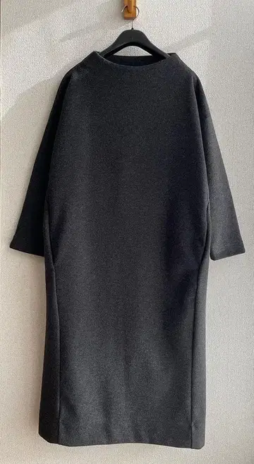 KBF KBF+ 백 슬릿 롱 원피스 어반 리서치