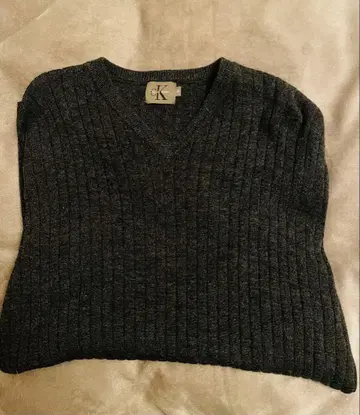 캘빈클라인 모 100% 다크 그레이 V넥 스웨터