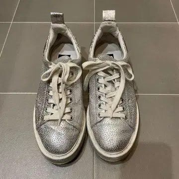 골든구스 실버 메탈릭 스니커즈