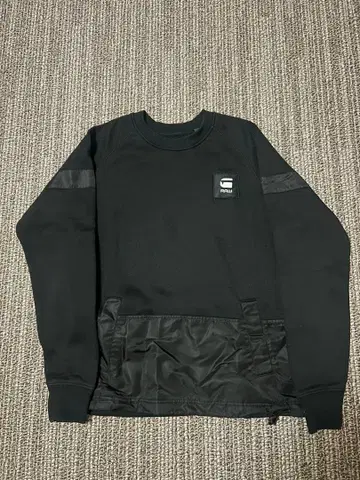 마미야 쇼타로 착용 모델 G-STAR RAW 블랙 맨투맨