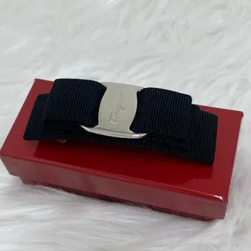 새상품 페라가모 머리핀 헤어 액세서리 블랙 x 실버