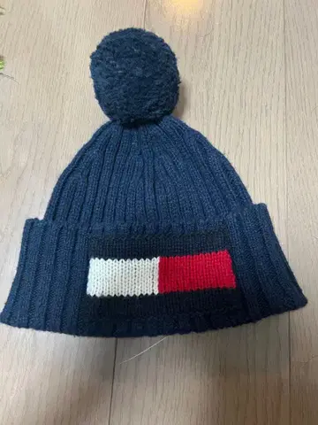 타미 힐피거 네이비 폼폼 니트 모자