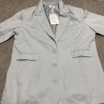 비즈 장식 라이트 그레이 테일러드 자켓 Darich