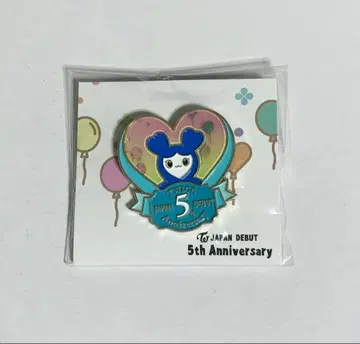 TWICE 5주년 기념 핀 배지 [TZUVELY]