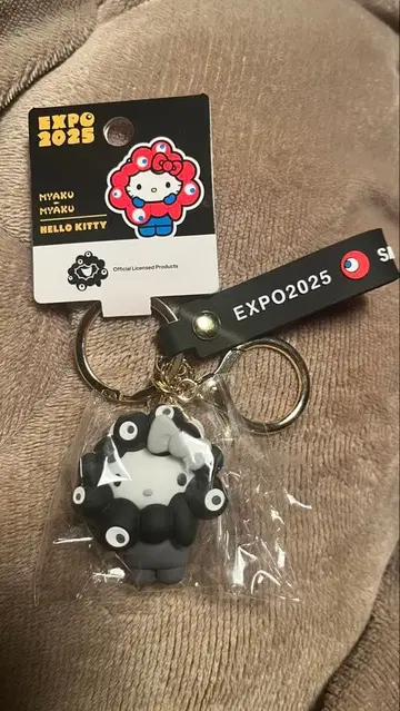 산리오 블랙 미야쿠미야쿠 키링 키티