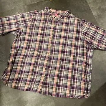 우먼 위드 인 체크 셔츠 긴팔 셔츠