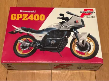 Kawasaki GPZ400 프라모델 키트