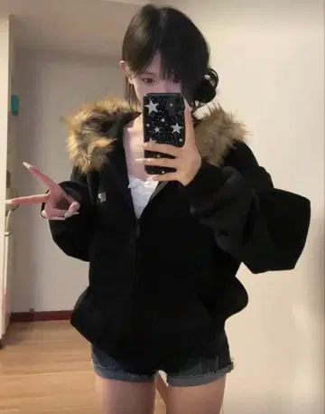 후드 부착 블랙 자켓