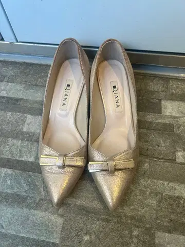 Diana 리본 펌프스