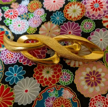 골드 컬러 무한대 브로치 교토