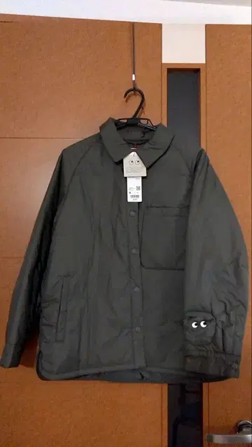 택 포함 새상품 유니클로 아냐인드마치 퍼프 테크 셔츠 자켓 M