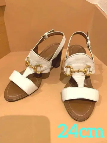 DIANA 다이애나 스트랩 샌들 하이힐 화이트