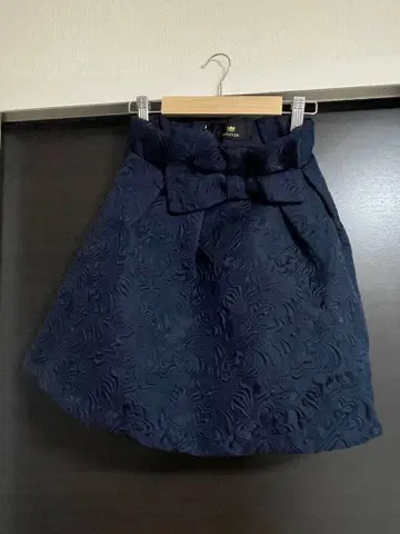 ROJITA 네이비 꽃무늬 스커트