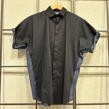 N4 블랙 반팔 셔츠