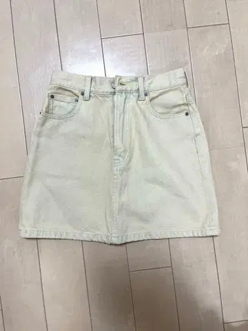 SLY 크림색 데님 타이트 스커트