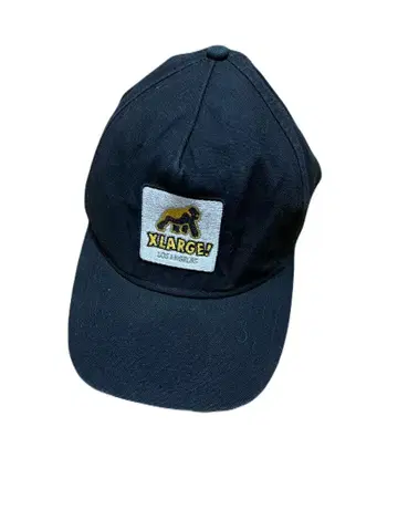 XLARGE 네이비 캡 로고 자수