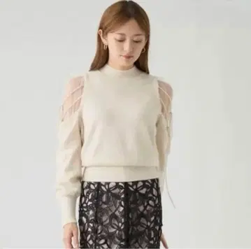 SNIDEL 시스루 숄더 니트 아이보리