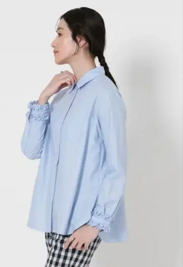 미니 프릴 셔츠 소매 프릴 스카이블루 유나이티드 애로우즈