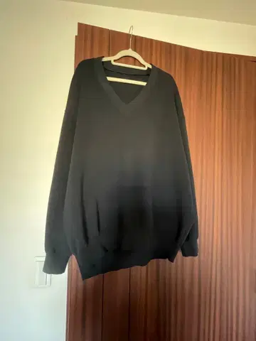 두지엠 클라세의 블랙 니트