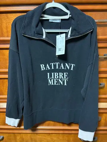 카케라 하프 지퍼 블랙 상의