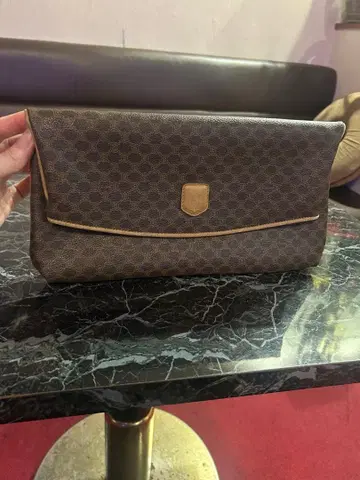 브라운 도트 패턴 클러치백