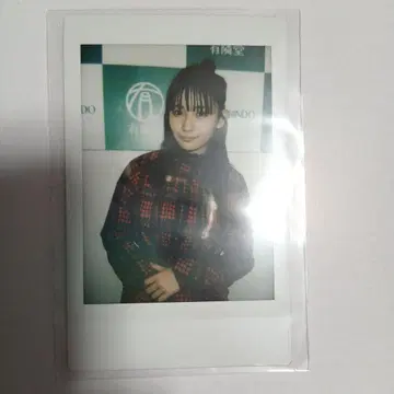 아사카와 리나 폴라로이드 체크 무늬 여성 폴라로이드 사진