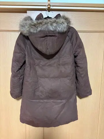 브라운 다운 자켓 후드 부착