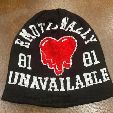 미사용 새상품 신상 EMOTIONALLY UNAVAILABLE 니트 모자