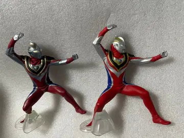 영웅용상 울트라맨 가이아 슈프림 버전과 색상 차이 버전의 2종