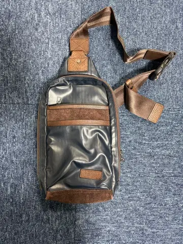 master-piece 바디백