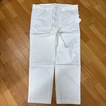 UNIQLO 화이트 치노 팬츠 허리 88cm