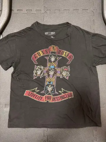 건즈 앤 로지스 티셔츠