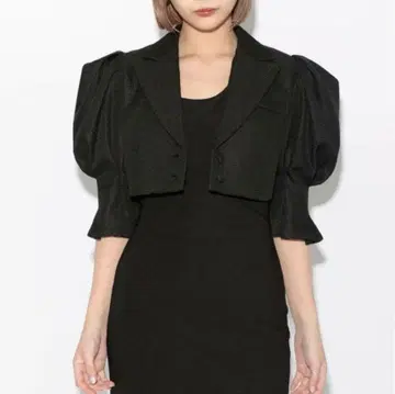 [미사용 새상품] 멜트더레이디 페탈 크롭 자켓