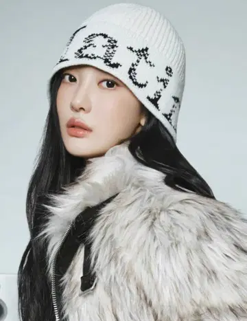 최신 버전 닌닌 착용 Martin Kim 로고 니트 모자 화이트