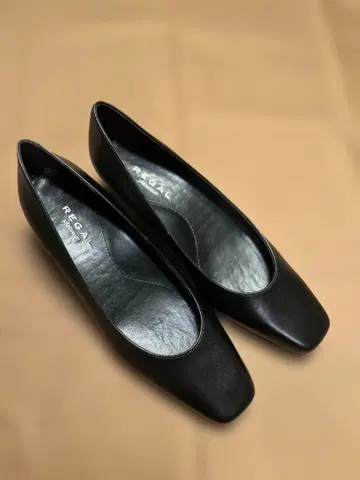 REGAL 블랙 스퀘어토 신발