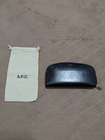 A.P.C. 블랙 가죽 장지갑 수납 가방 포함