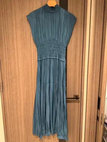 프레이 아이디 핸드 스모킹 하이넥 원피스 blue