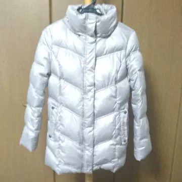 베이지 하이넥 다운 자켓