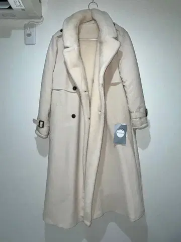 리랜드투어 롱 코트 크림색 택 포함 리본 없음