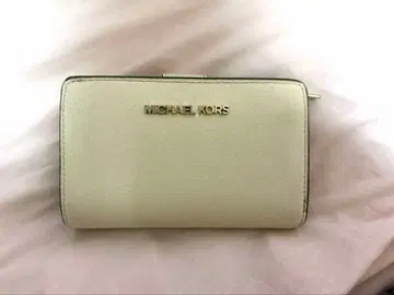 MICHAEL KORS 아이보리 이단 접이식 지갑