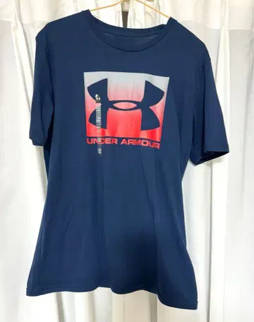 미사용 새상품 언더아머 T셔츠 M사이즈 택 포함